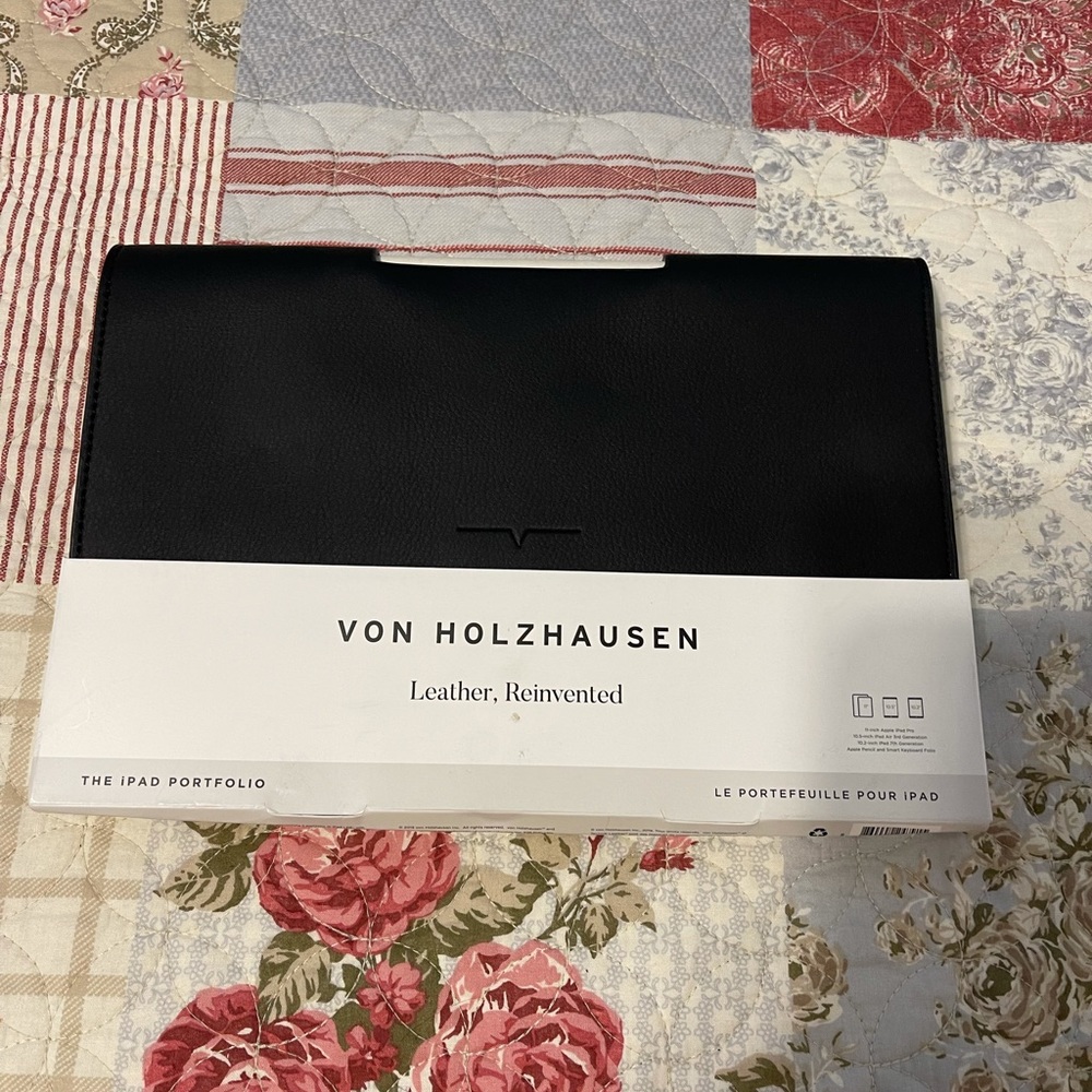 COPY - COPY - VON HOLZHAUSEN  Leather,Reinvented iPad Portfolio Black new